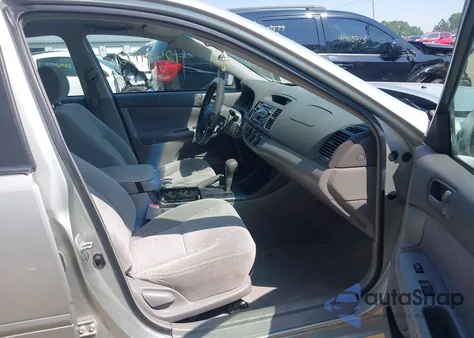 2002 Toyota Camry Le из США, поврежденный, VIN JTDBE32K520115478